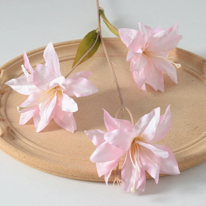 Dekorative Blumenstielanordnung