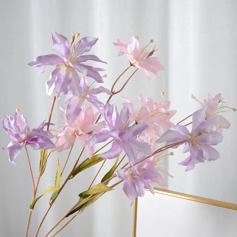 Dekorative Blumenstielanordnung
