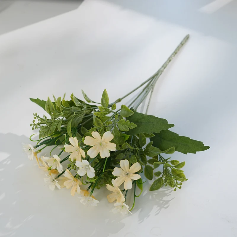 Lebensechter Blumenstammstrauß