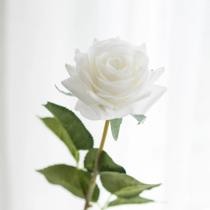 Künstlicher eleganter Rosenstiel