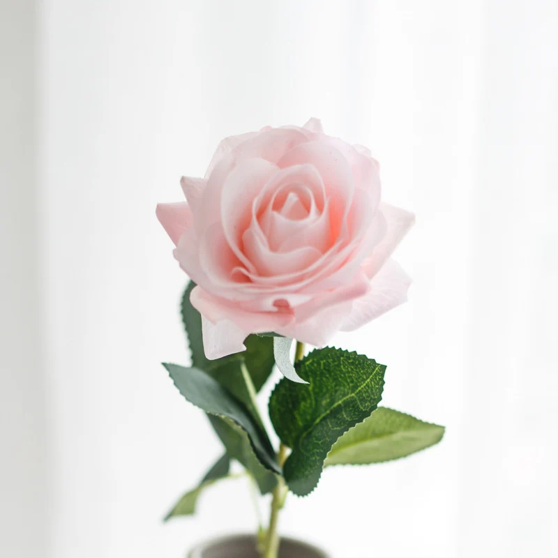 Künstlicher eleganter Rosenstiel