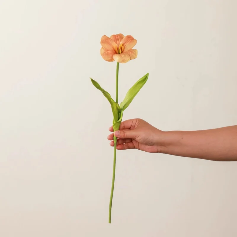 Realistische Orchideen-Blumenarrangement