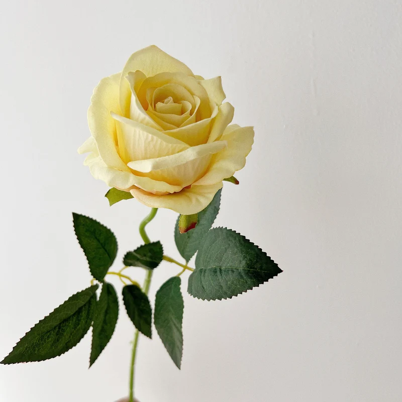 Realistischer Kunst-Rotrose-Bouquet