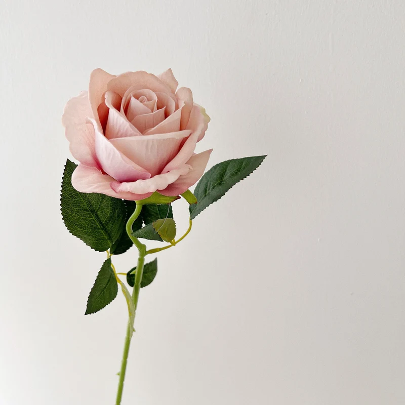 Realistischer Kunst-Rotrose-Bouquet