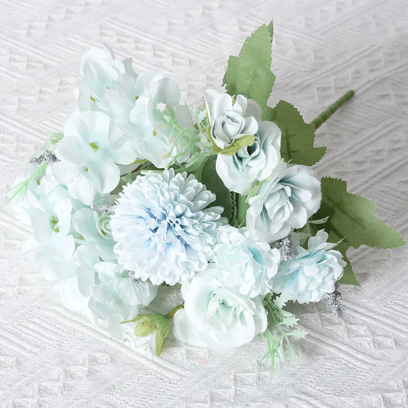 Stylischer künstlicher Blumenstrauß
