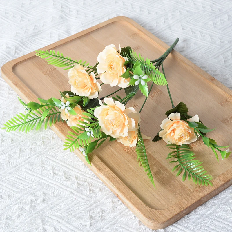 Dekoratives Kunstblumenstrauß