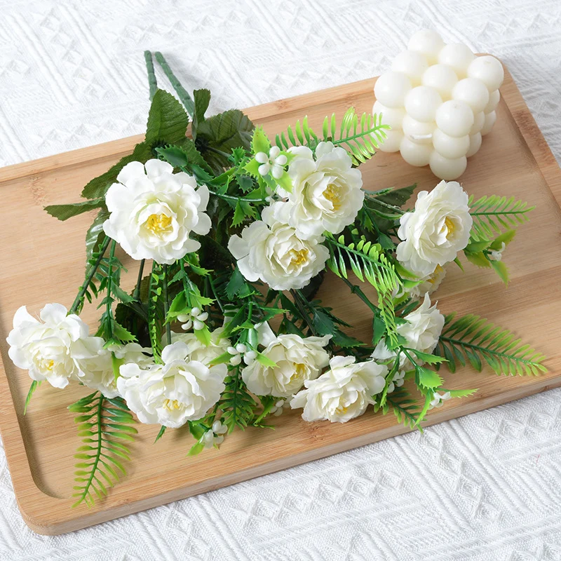 Dekoratives Kunstblumenstrauß
