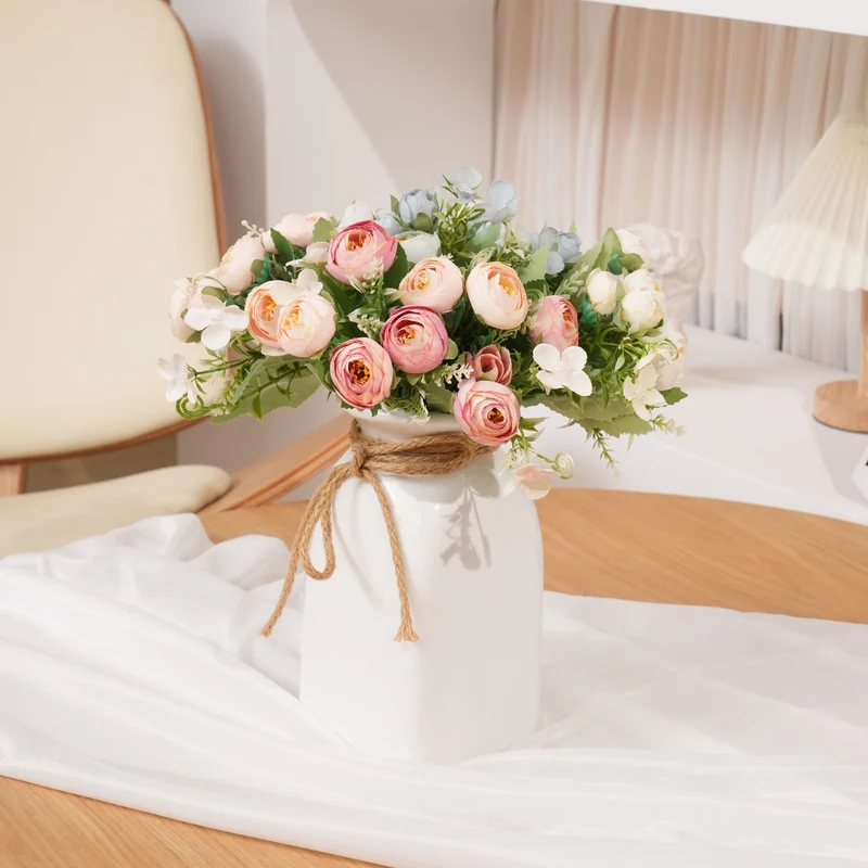Lebensechter Blumenstrauß mit weichen Blütenblättern