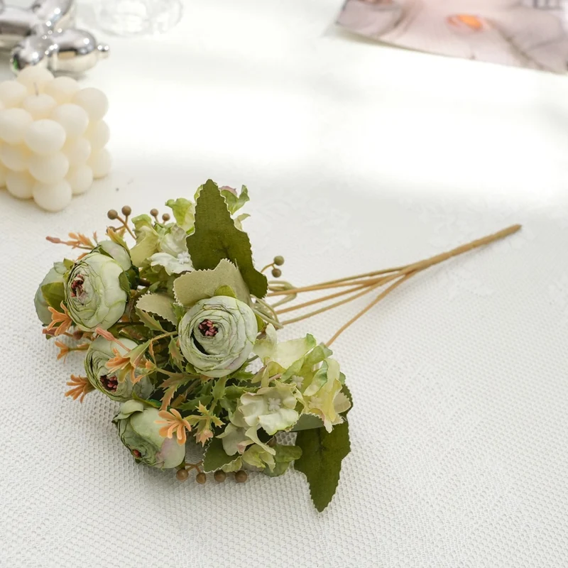 Lebensnahes Blumengesteck Stamm