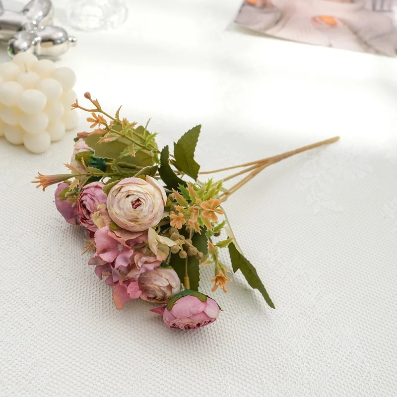 Lebensnahes Blumengesteck Stamm