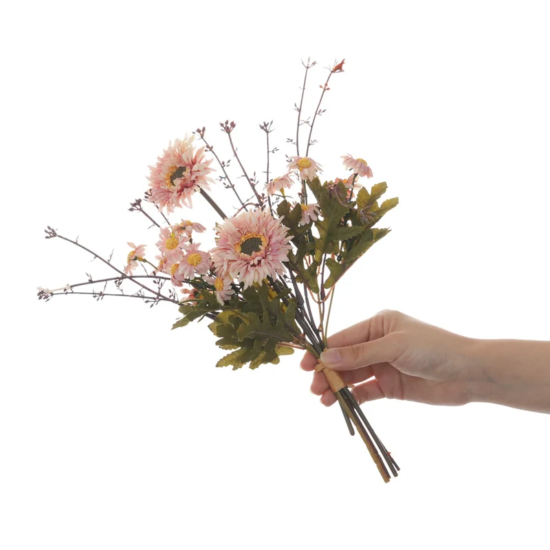 Lebensechte Blumenstrauß-Anordnung