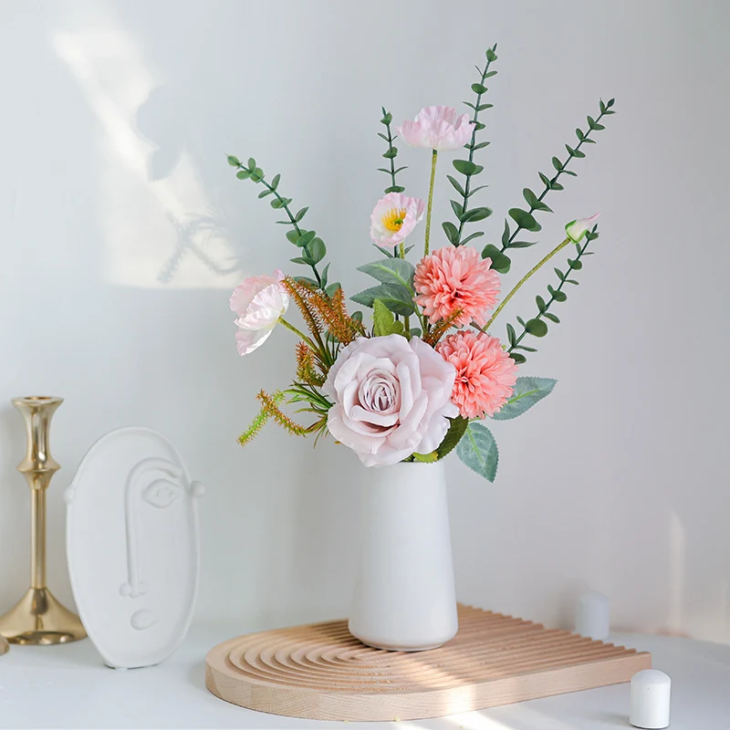 Elegante künstliche Blumenarrangement