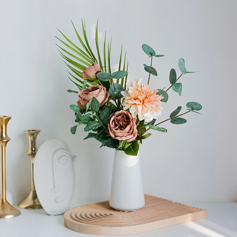 Elegante künstliche Blumenarrangement
