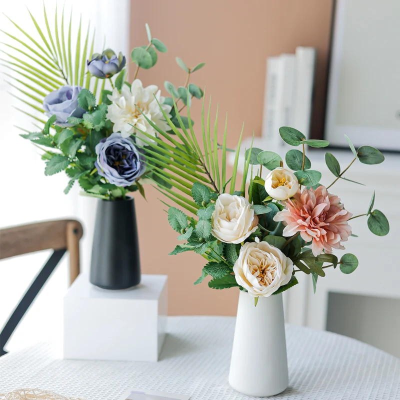 Elegante künstliche Blumenarrangement