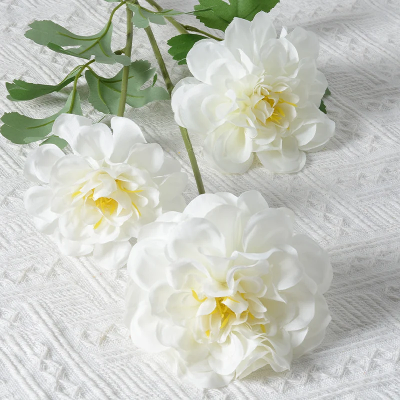 Künstliches Blumenarrangement mit Ringelblumen