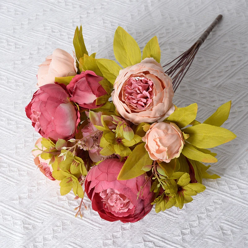Künstliches Blumenstraußarrangement