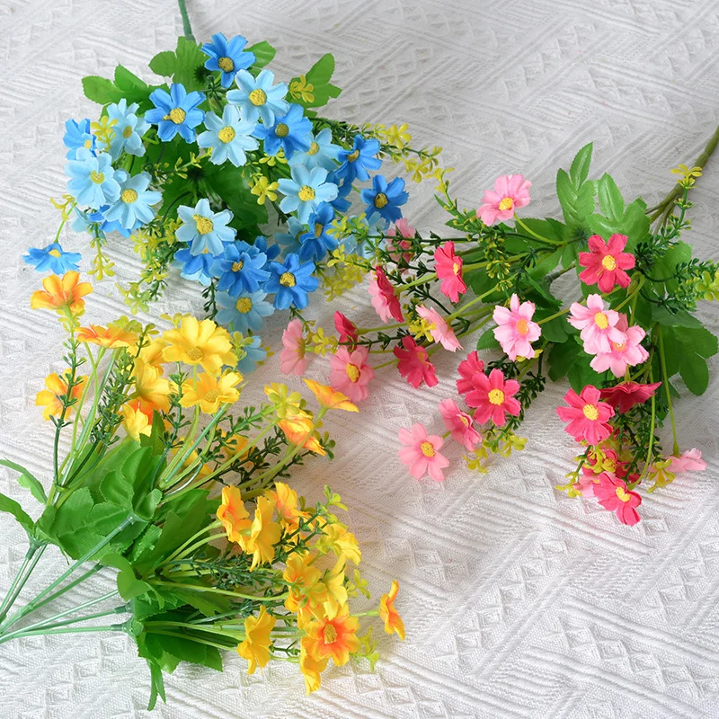 Dekorativer Stoffblumenstrauß