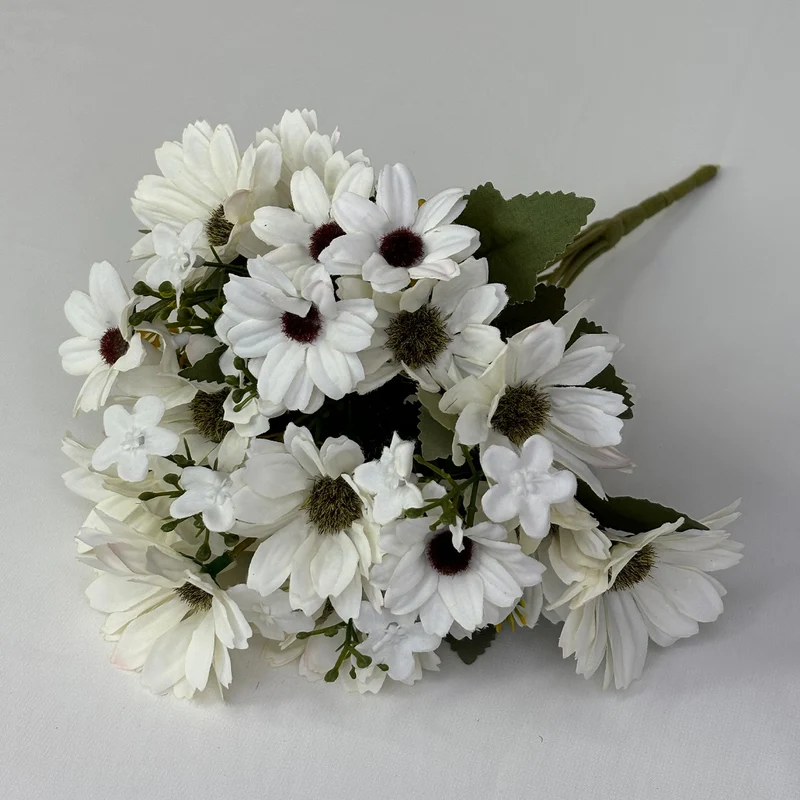 Lebensechter Gänseblümchen Blumenstrauß