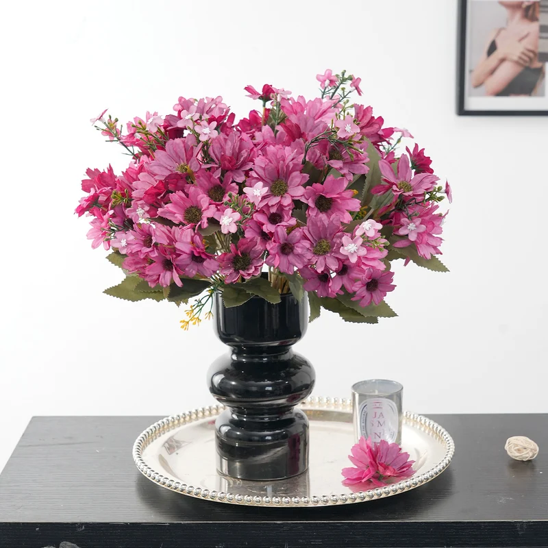 Lebensechter Gänseblümchen Blumenstrauß