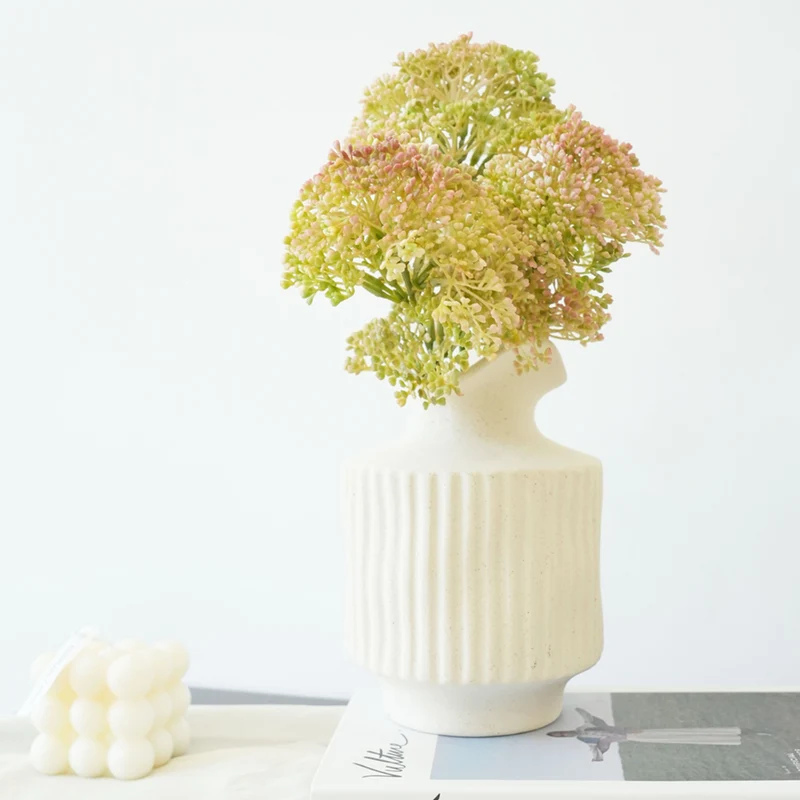 Lebensechte botanische Stielanordnung