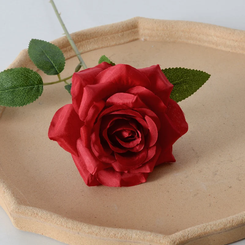 Elegantes Seidentuch Rosenhaaraccessoire