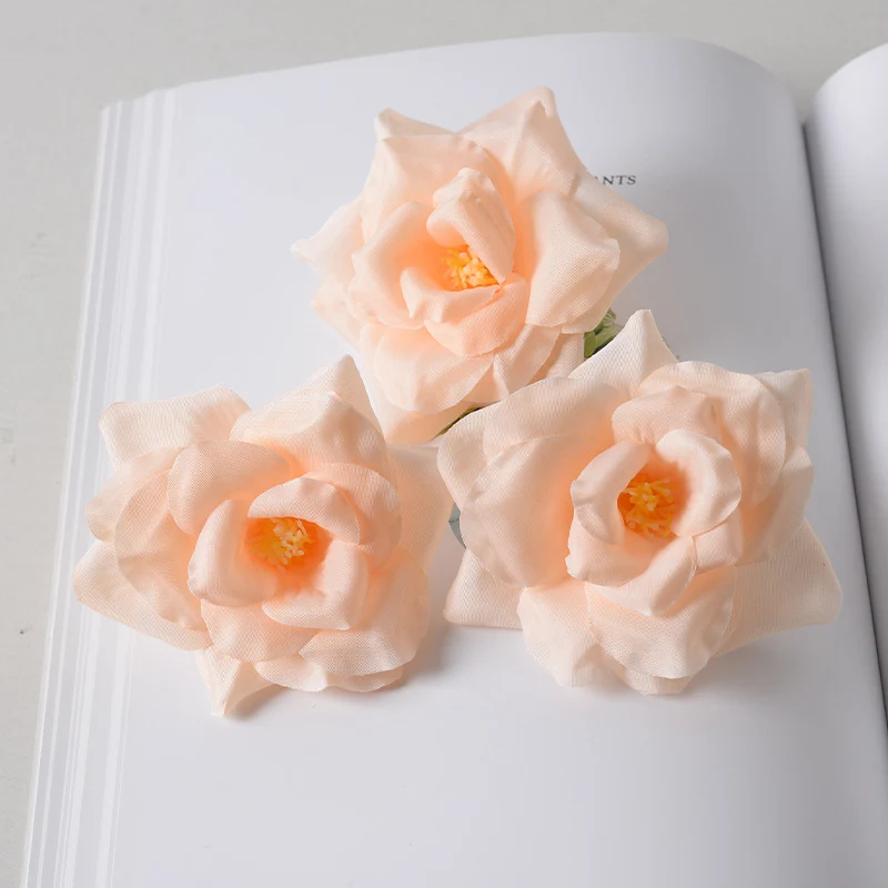 Elegante Stoffblumen-Haarsträuße