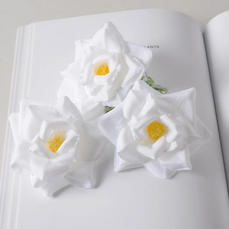 Elegante Stoffblumen-Haarsträuße