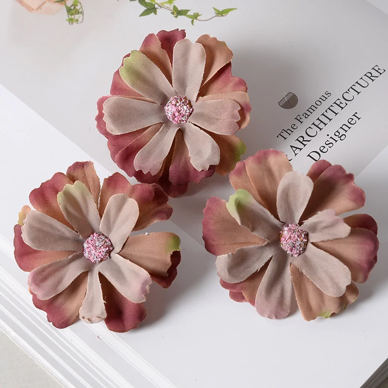 Elegante Stoffblumen-Haarklammer