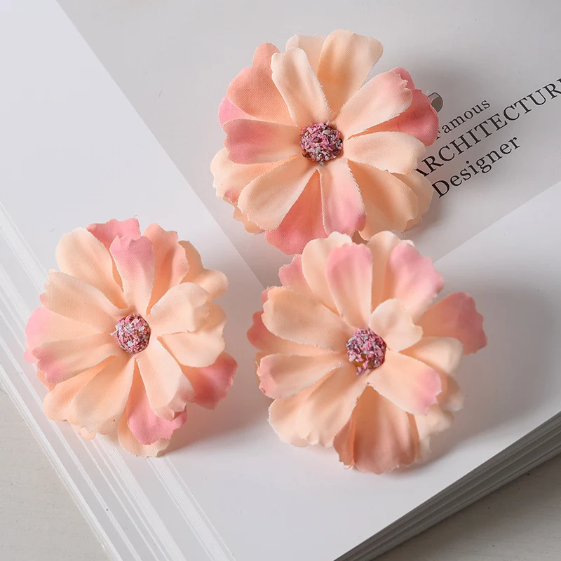Elegante Stoffblumen-Haarklammer