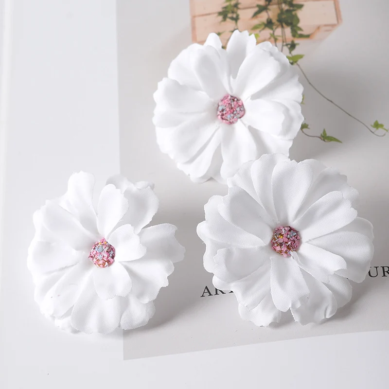 Elegante Stoffblumen-Haarklammer