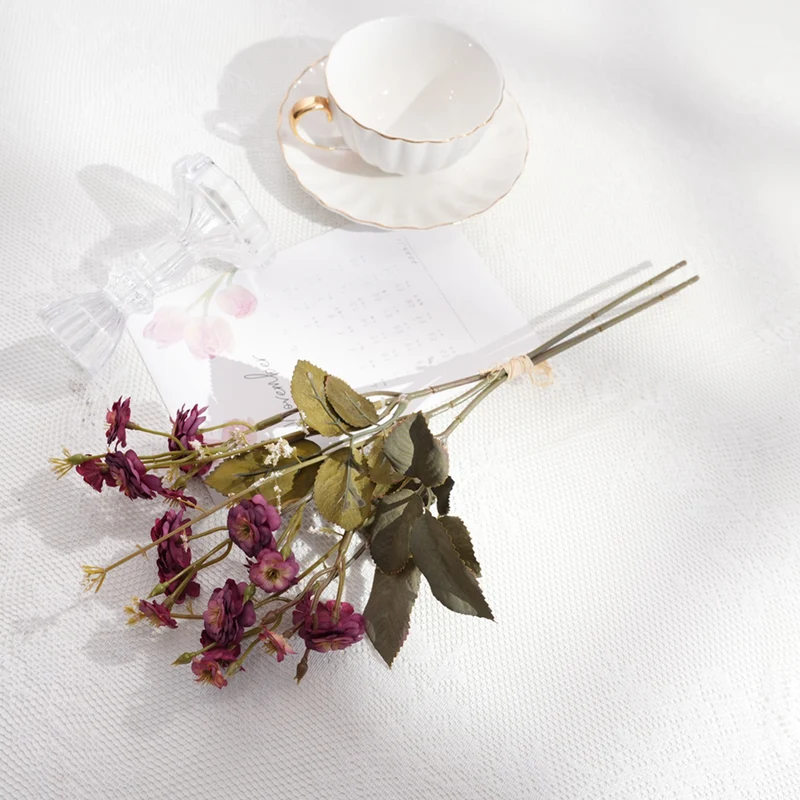 Vintage-inspirierter Trockenblumenstrauß