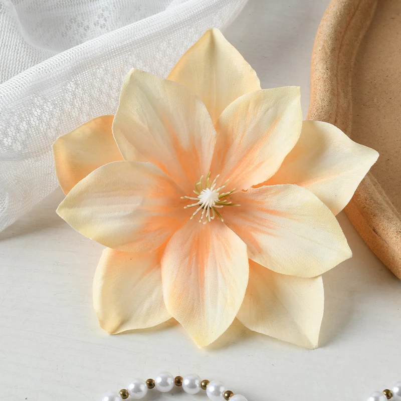 Elegante Stoffblumenklammer
