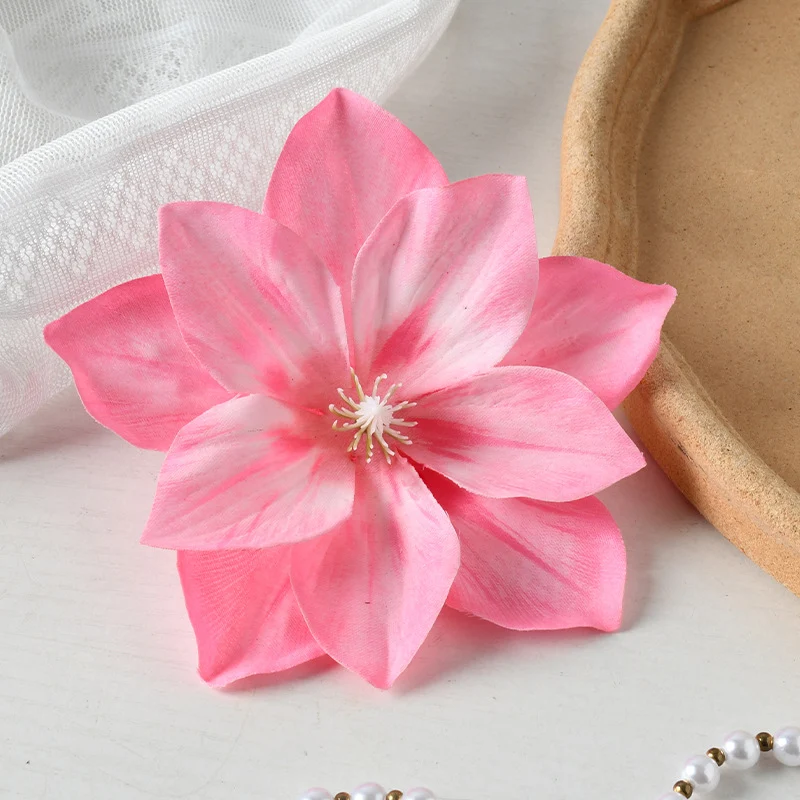 Elegante Stoffblumenklammer