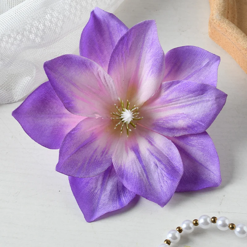 Elegante Stoffblumenklammer