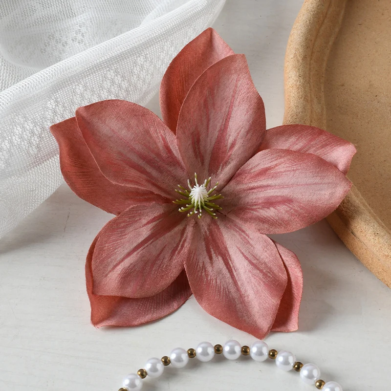 Elegante Stoffblumenklammer