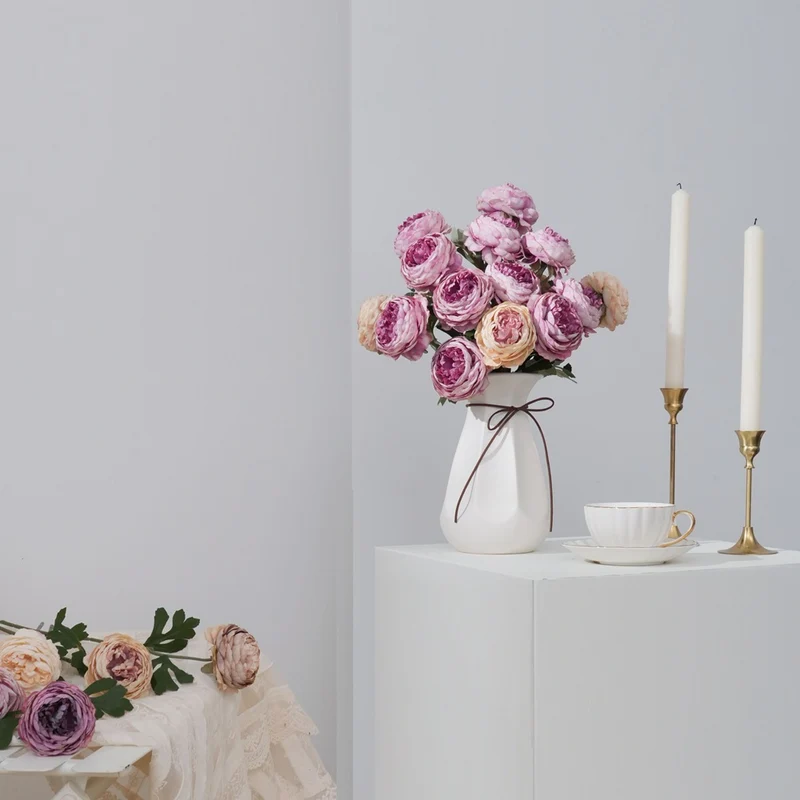 Realistischer Blumenstängel mit detaillierten Blütenblättern
