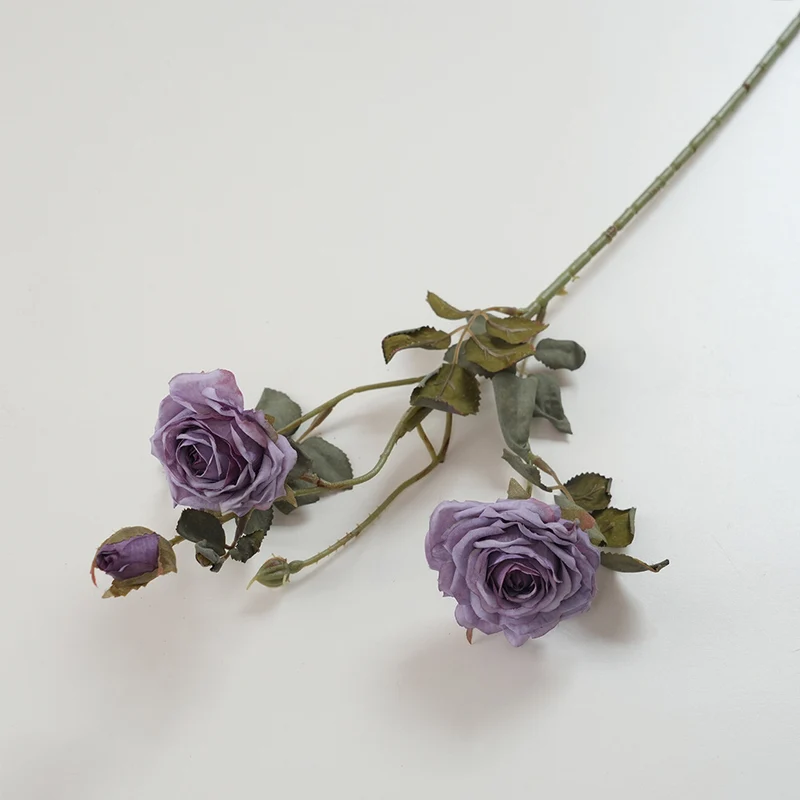 Realistische Blumenstammdekoration