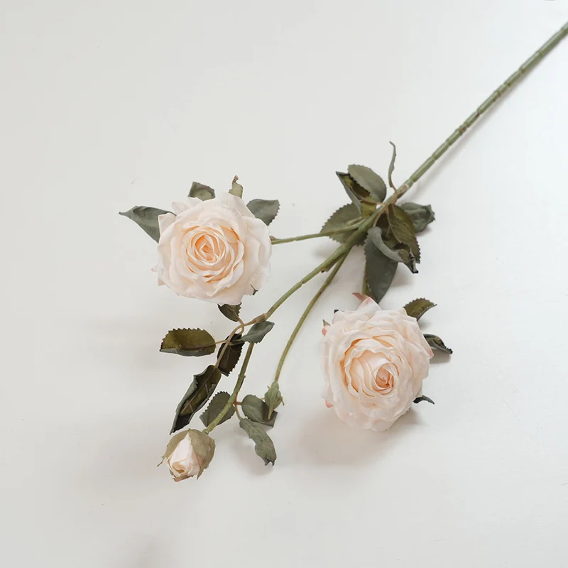 Realistische Blumenstammdekoration