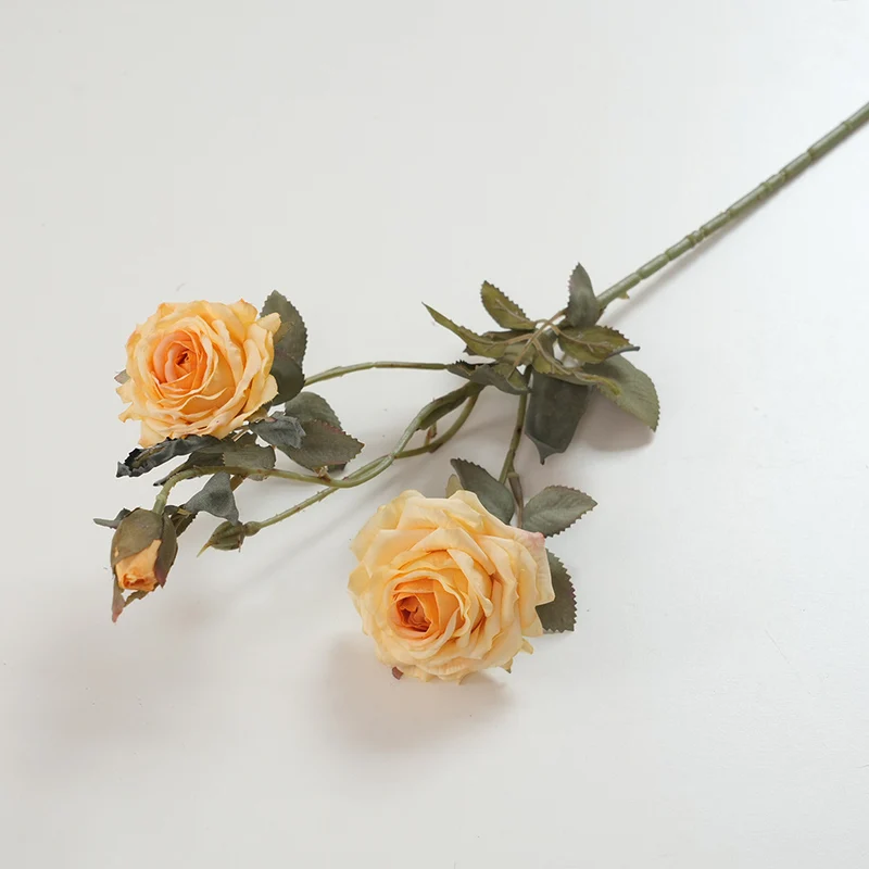 Realistische Blumenstammdekoration