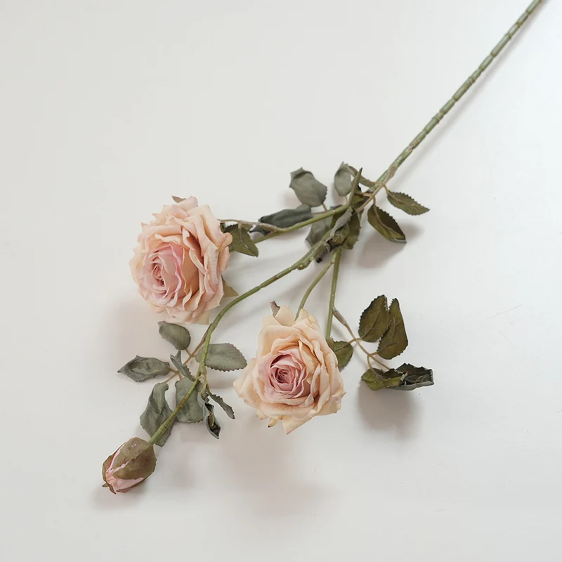Realistische Blumenstammdekoration