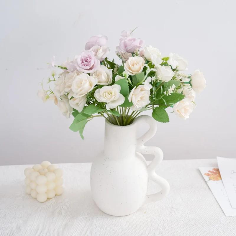 Realistischer Kunstblumenstrauß