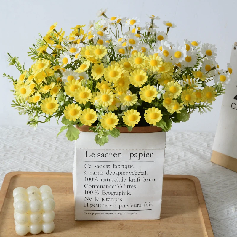 Realistischer Miniatur Blumenstrauß