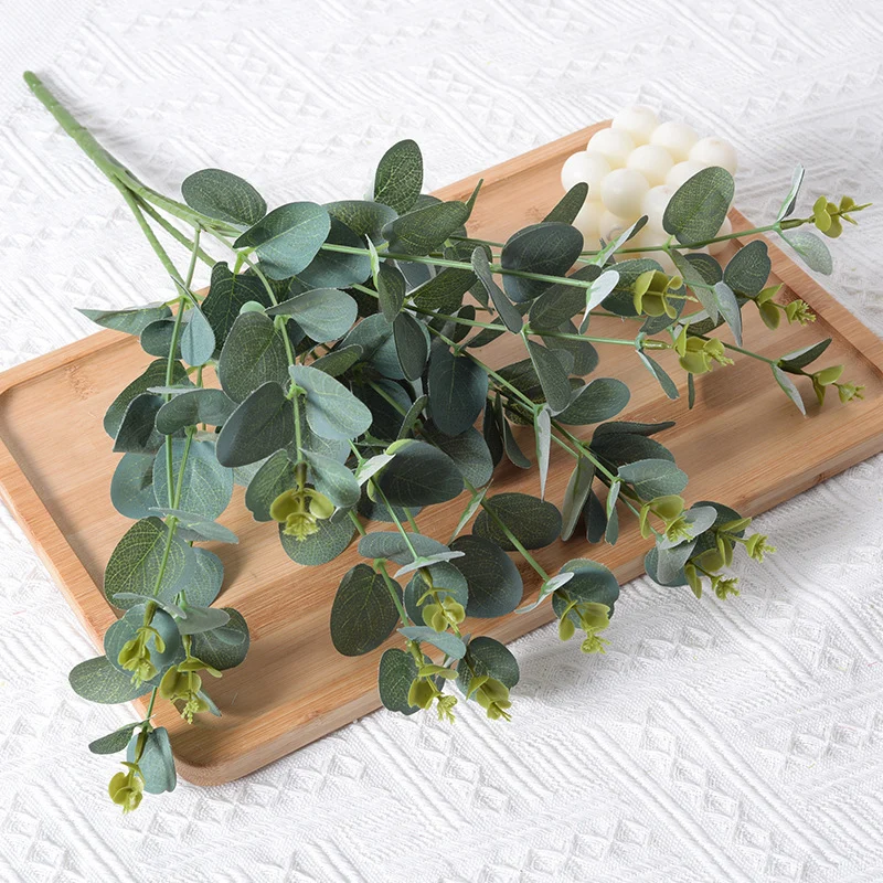 Realistische Eukalyptus Stamm Dekoration