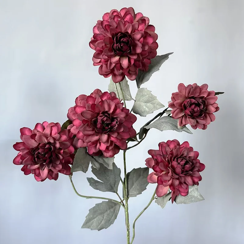 Eleganter künstlicher Dahlienstrauß