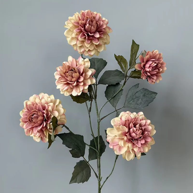 Eleganter künstlicher Dahlienstrauß