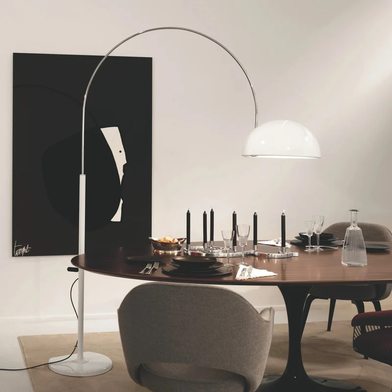 Arc Stehlampe mit verstellbarer Höhe und elegantem Schirm