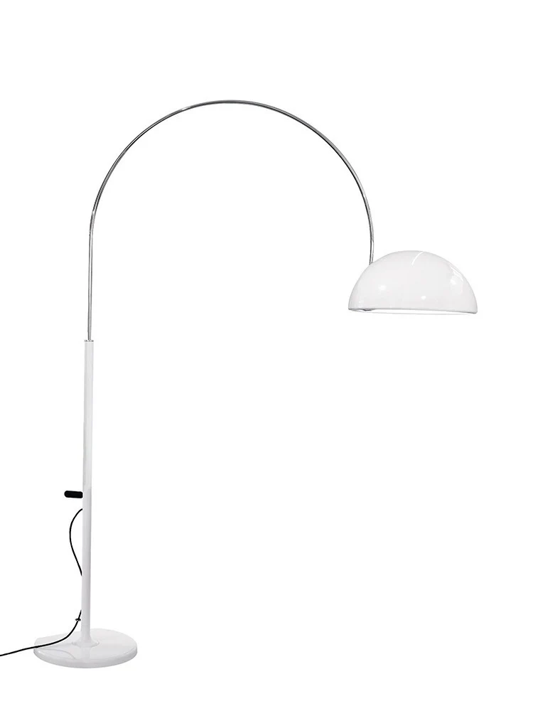 Arc Stehlampe mit verstellbarer Höhe und elegantem Schirm