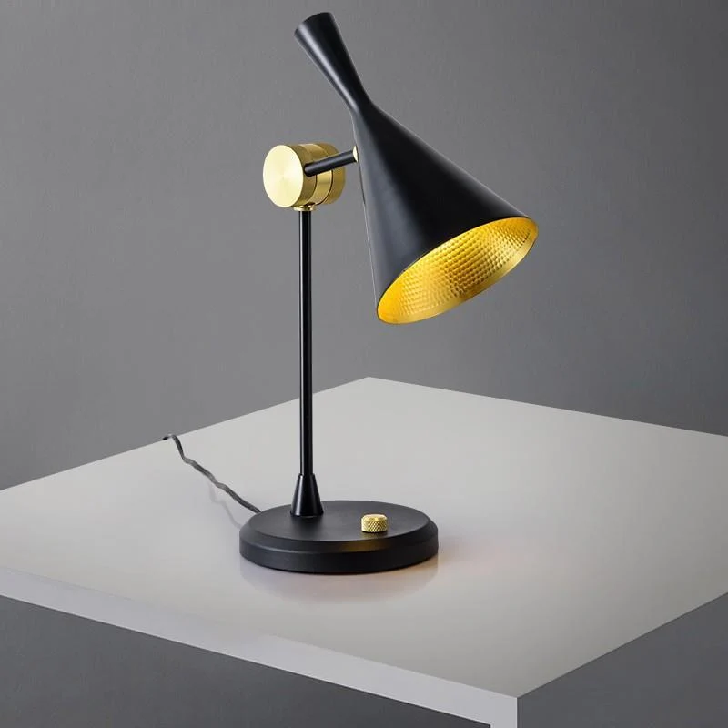 Verstellbare Schreibtischlampe
