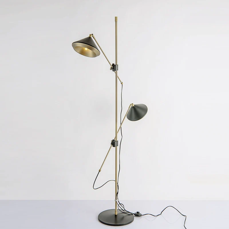 Verstellbare Dual-Head Stehleuchte