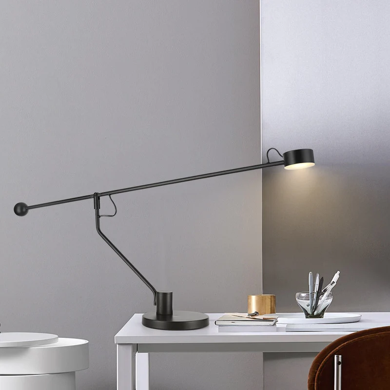 Verstellbare zeitgenössische Schreibtischlampe